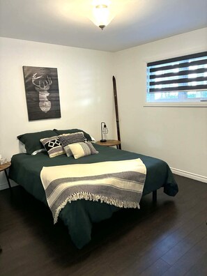 2 عدّة غرف نوم وواي فاي وملاءات أسرّة