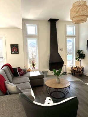 Televisie en een open haard