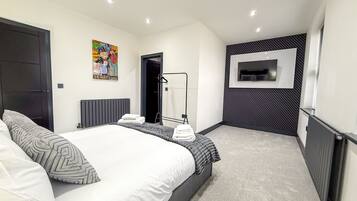 Luxury-Haus, mit Bad (Santi House) | 4 Schlafzimmer, Bügeleisen/Bügelbrett, kostenloses WLAN