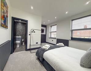 Casa de luxe, amb bany privat (Santi House) | 4 dormitoris, planxa i posts de planxar i wifi gratuïta