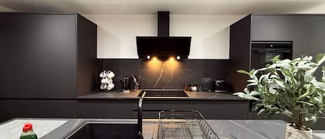 Luxury House, Ensuite (Santi House) | Shared kitchen