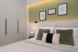 Deluxe-Apartment, Küche | 3 Schlafzimmer, Zimmersafe, individuell dekoriert