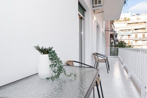 Deluxe-Apartment, Küche | Balkon