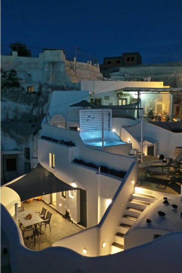 Exterior - Astrea Suites Feggaropetra Cave House (Santorini)