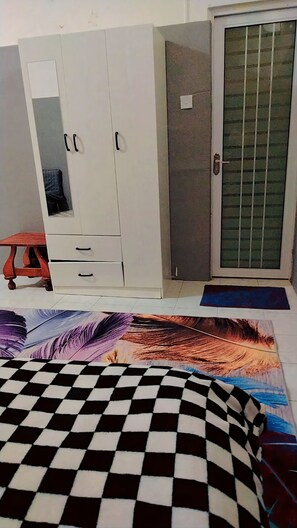 3 chambres, fer et planche à repasser, Wi-Fi, draps fournis