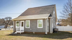 Unclassified image, 4 of 39, button - 4BR house - West OC, Harbor /Assateague- sleeps 9 (Ocean City)