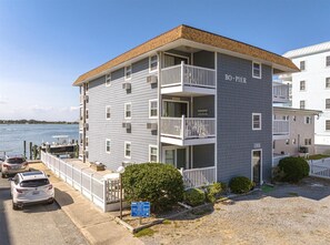 Exterior - "Marlin Sunset" - 11th/Bay, 2 BRs, sleeps 6 (Ocean City)