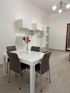 تناول الطعام