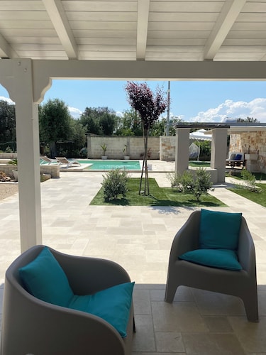 Villa Leone holiday house with pool