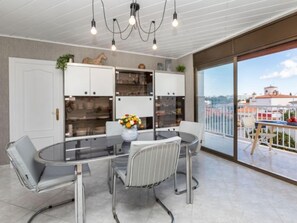 Hus - 5 soveværelser - terrasse | Spiseområde