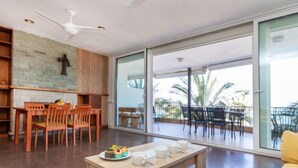 Casa, 4 habitaciones, Terraza | Restaurantes