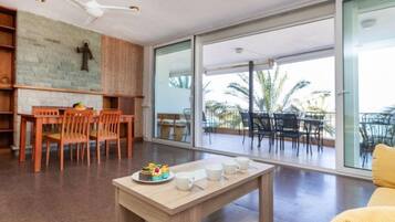 House, 4 Bedrooms, Terrace | Dining