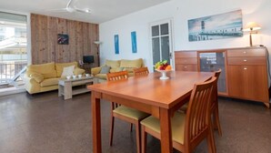 Casa, 4 habitaciones, Terraza | Comedor