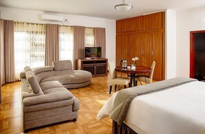 Comfort Single Room, Mobility Accessible, Private Bathroom | Down comforters, pillowtop beds, desk, laptop workspace - Platinum Lodge (Matola)