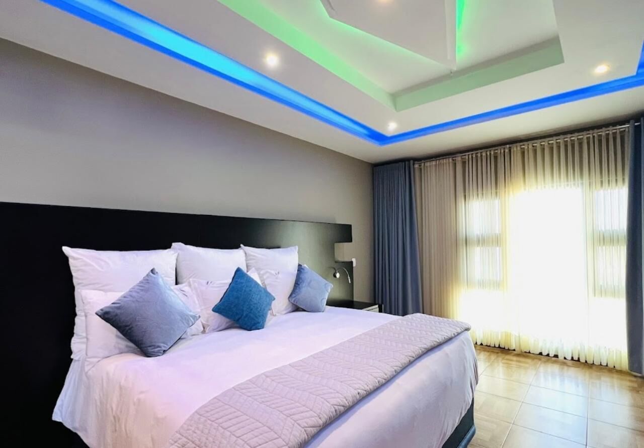 Cubrecamas, colchones con pillow-top y escritorio 