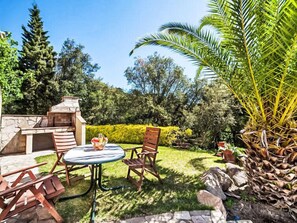 Villa, 4 habitaciones, terraza | Restaurante al aire libre