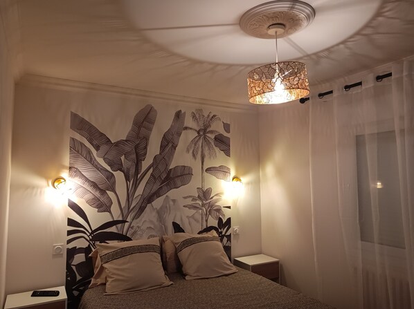 3 bedrooms, desk, iron/ironing board, travel crib