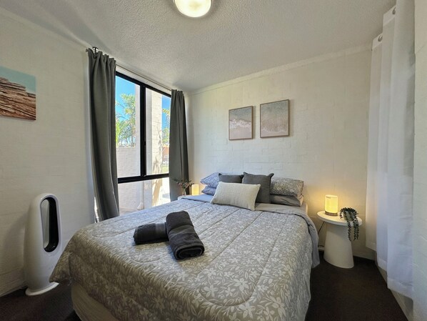 2 bedrooms, iron/ironing board, WiFi