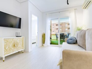 House, 3 Bedrooms, Terrace | Living area