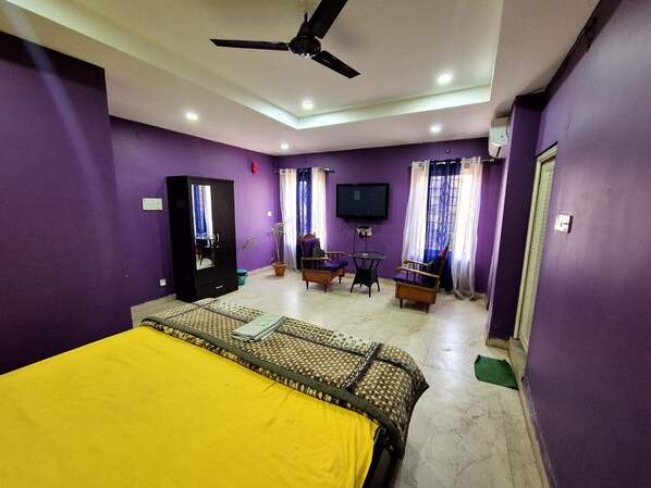 8 bedrooms, iron/ironing board, WiFi, bed sheets - Charming 8-bedroom hotel with WiFi, AC in wonderful Guwahati (Guwahati)