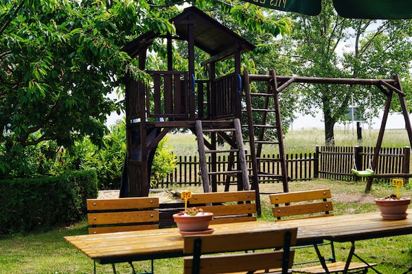 Tempat bermain anak - outdoor