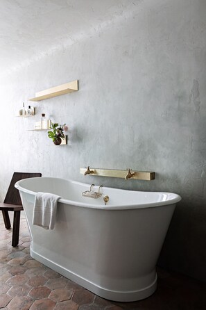 Hårføner, håndklær, såpe og toalettpapir