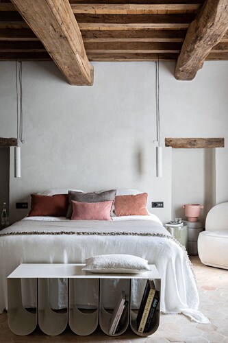 Charming bed & breakfast room in delightful Pommard surrounded by vineyards