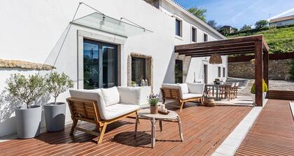Beautiful 2BD countryside house with pool near Lisbon. Pet & kids friendly