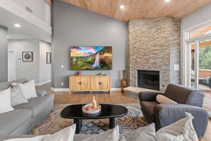 TV, fireplace, stereo, offices - 5 Bed, 3 Bath Uptown Sedona-Game Room-Sauna-Cold Plunge-Jacuzzi-Gym (Sedona)