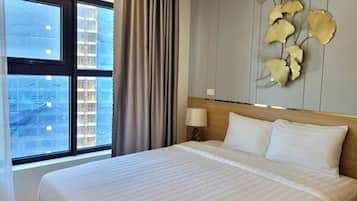 Apartemen Deluks, balkon, pemandangan pantai | 2 kamar tidur, tirai kedap cahaya, kedap suara, dan setrika/meja setrika
