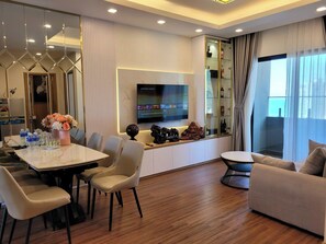 Cortinas blackout y sistema de insonorización 