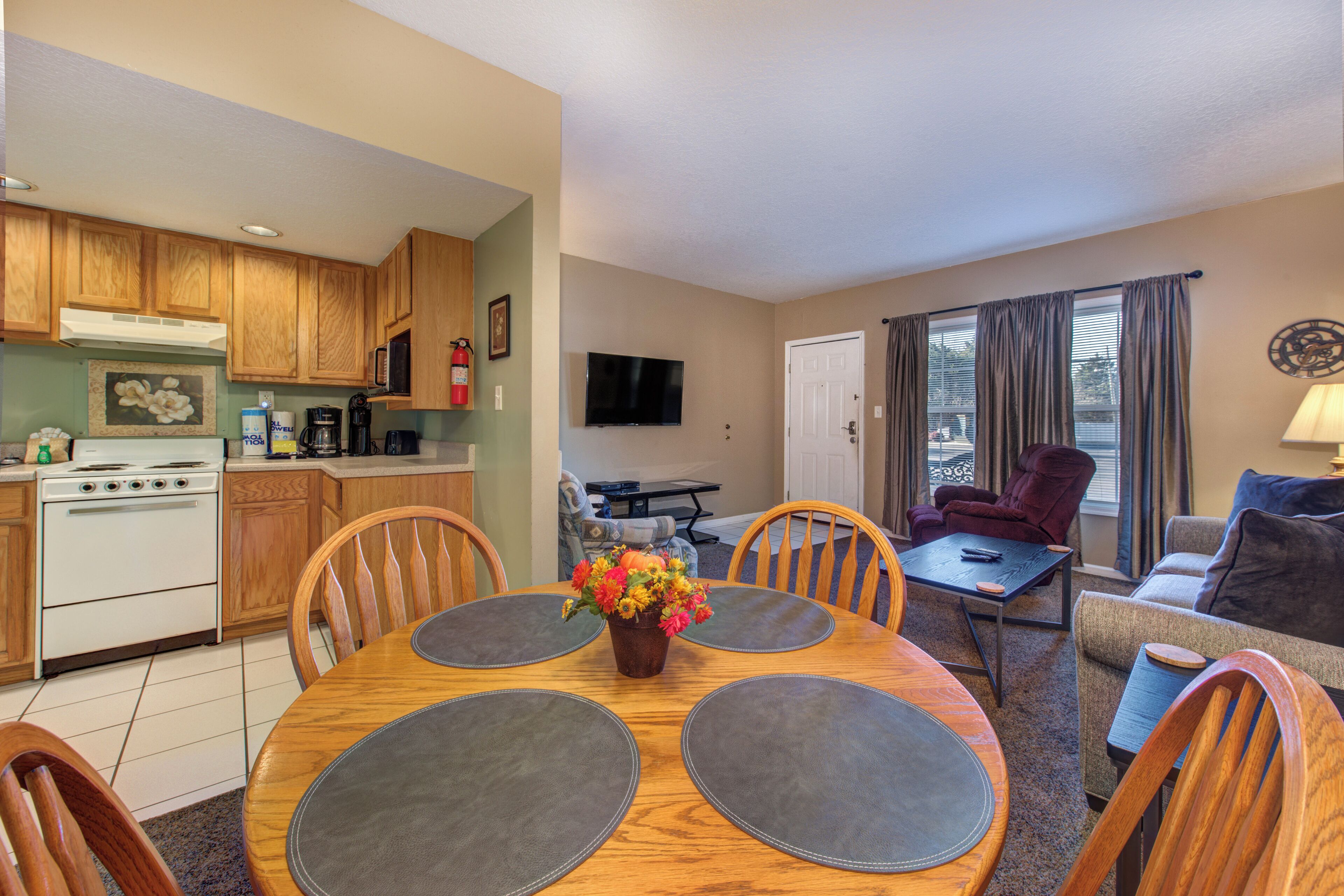 Condo, 1 King Bed with Sofa bed, Kitchen (Colonial Crest Condo Unit #113) | Interior