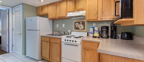 Condo, 1 King Bed with Sofa bed, Kitchen (Colonial Crest Condo Unit #113) | Private kitchen | Fridge, microwave, oven, coffee/tea maker