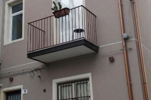 Exterior detail - Cuttigghiu Holiday Apartment: Cozy studio apartment with reserved parking space (Catania)