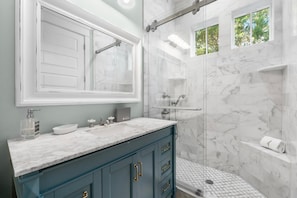 House, Garden View | Bathroom | Hair dryer, towels