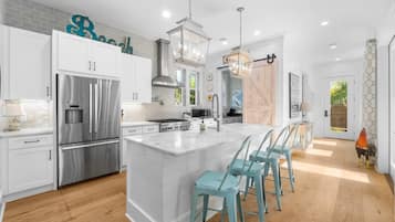 House, Garden View | Private kitchen | Coffee/tea maker, full-sized fridge, microwave, oven