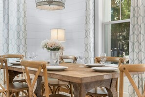 House, Garden View | In-room dining