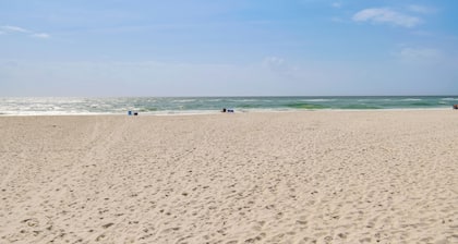 On-site Beach Access: Studio in Gulf Shores