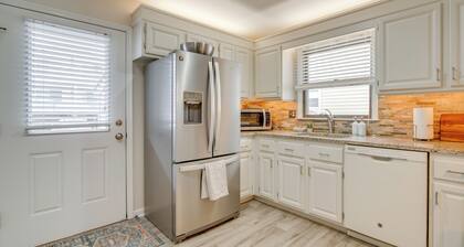 Steps to Beach: Townhome w/ Balcony in Ocean City