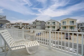 Apartment (3 Bedrooms) | Interior - Steps to Beach: Townhome w/ Balcony in Ocean City (Ocean City)