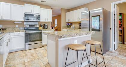 6 Mi to Lake Travis: Spacious Cedar Park Home!