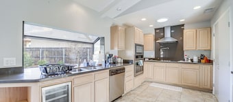 4 Mi to Uptown Sedona: Desert Home w/ Mtn Views!