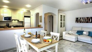 Rumah, 3 kamar tidur, teras | Tempat makan