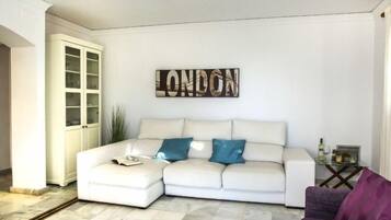 House, 3 Bedrooms, Terrace | Living area