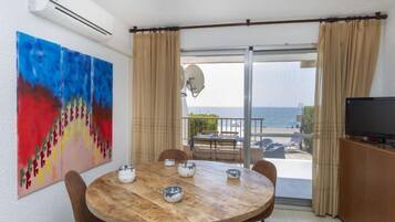 Casa, 2 dormitoris, terrassa | Servei de restauració