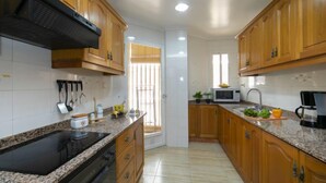 Maison, 5 chambres, terrasse | Cuisine privée