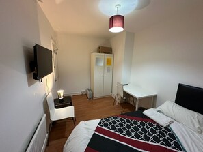 3 soverom, skrivebord, strykejern/-brett og wi-fi (inkludert)