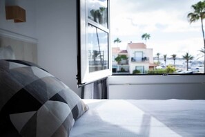 2 Schlafzimmer, Schreibtisch, Bügeleisen/Bügelbrett, WLAN