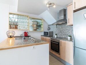 Hus - 3 sovrum - terrass | Eget kök