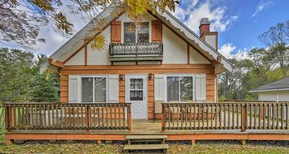 Walk to Green Lake & Beach: Cozy Cabin w/ Deck